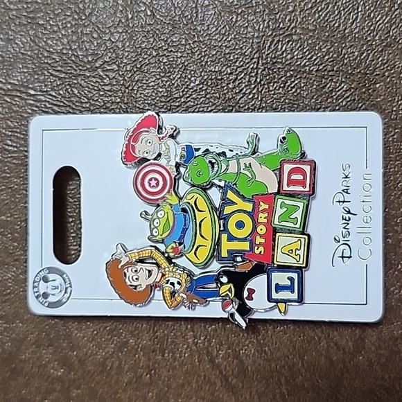 NEW DISNEY PARKS Limited Edition PIN Toy Story Land Logo Pin - Picture 1 of 3